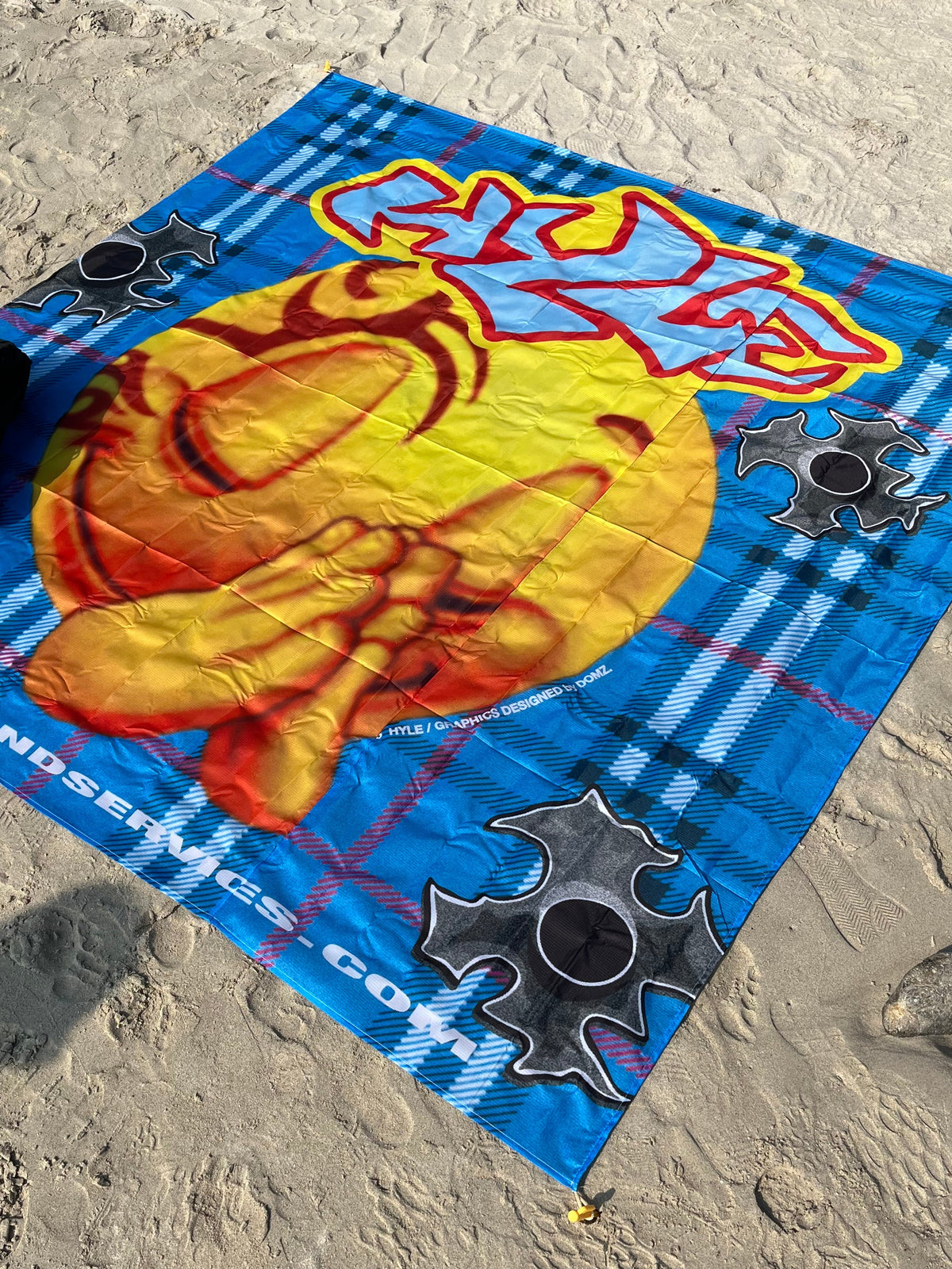 HYLE PACKABLE BEACH MAT