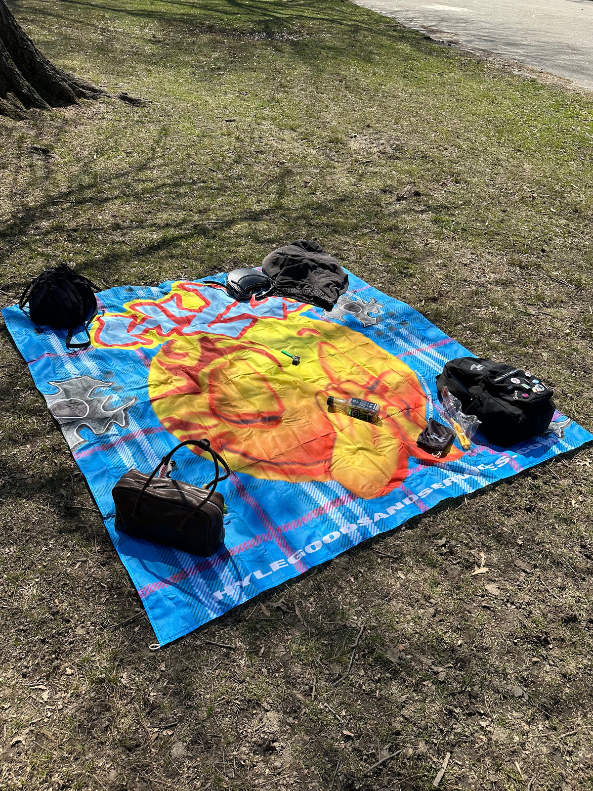 HYLE PACKABLE BEACH MAT