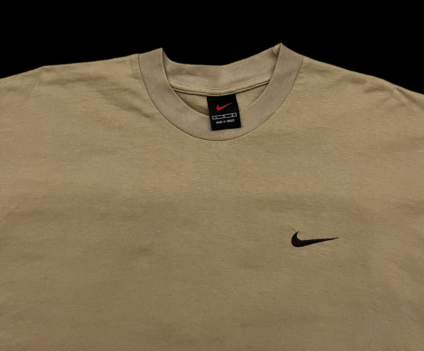 Vintage NIKE embroidery logo tee sand