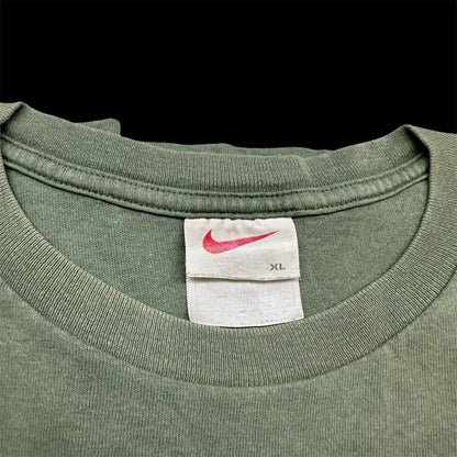 Vintage NIKE embroidery logo tee green