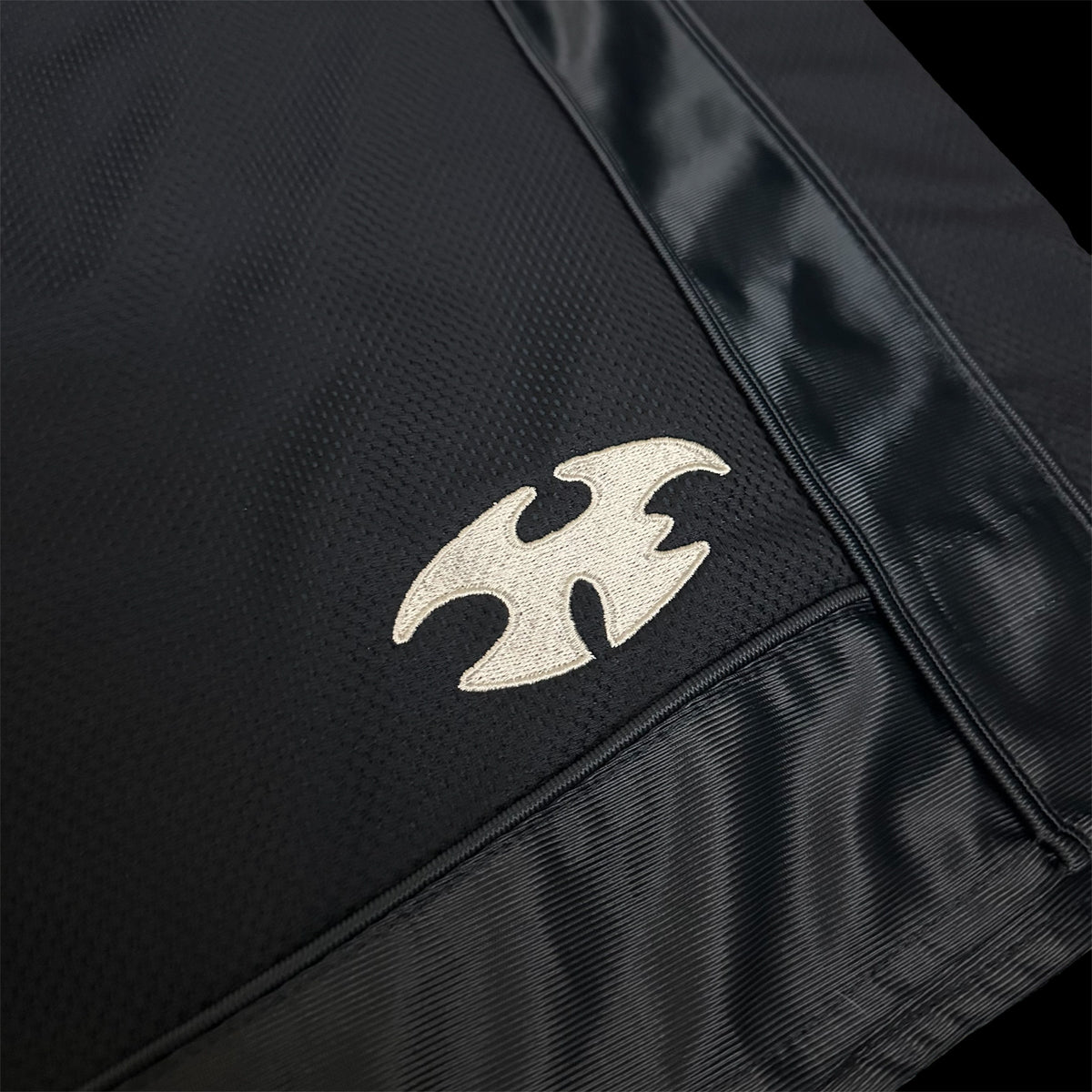 HYLE EMBROIDERY LOGO SWAG SHORTS