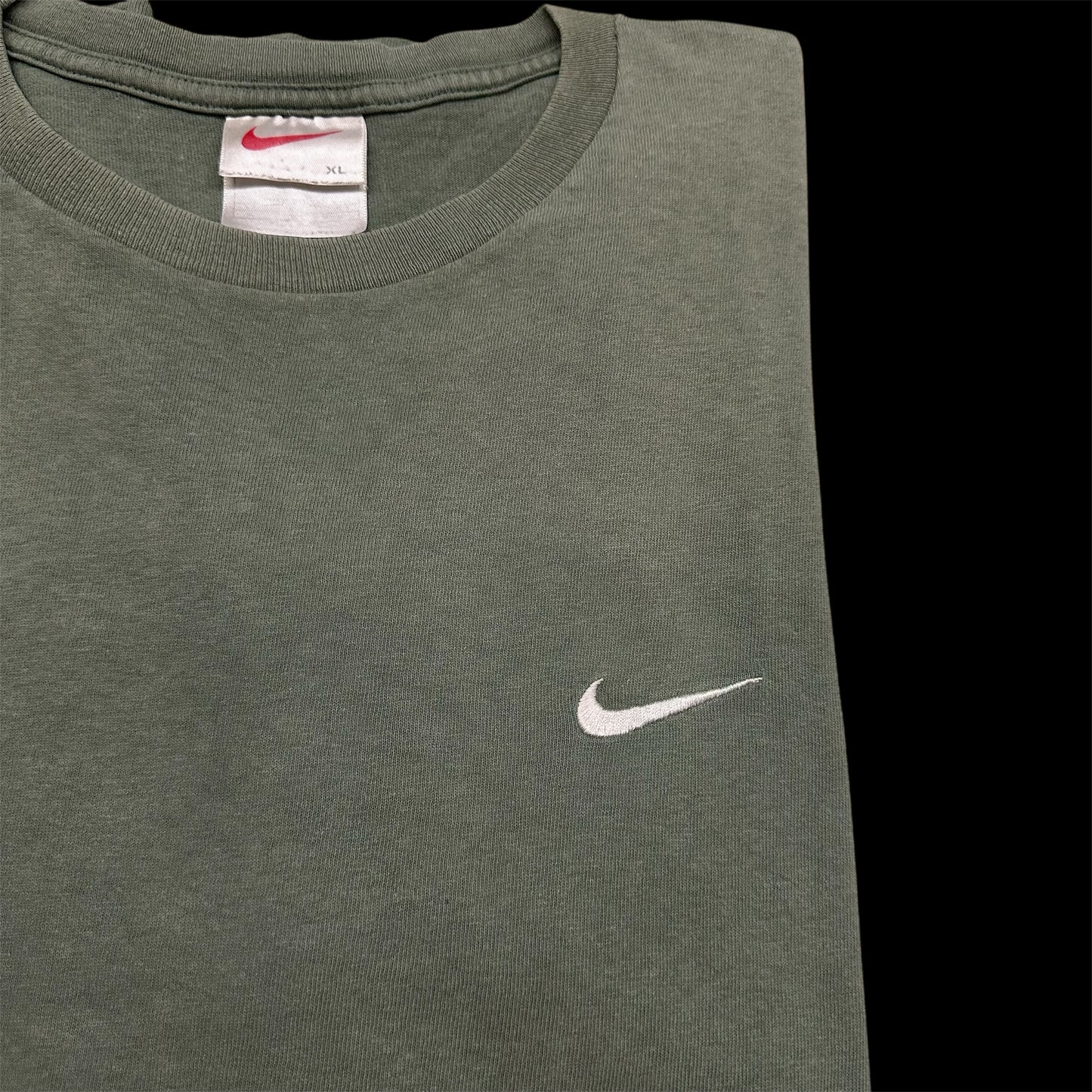 Vintage NIKE embroidery logo tee green