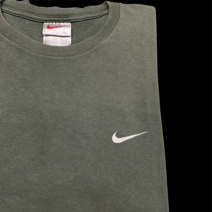 Vintage NIKE embroidery logo tee green