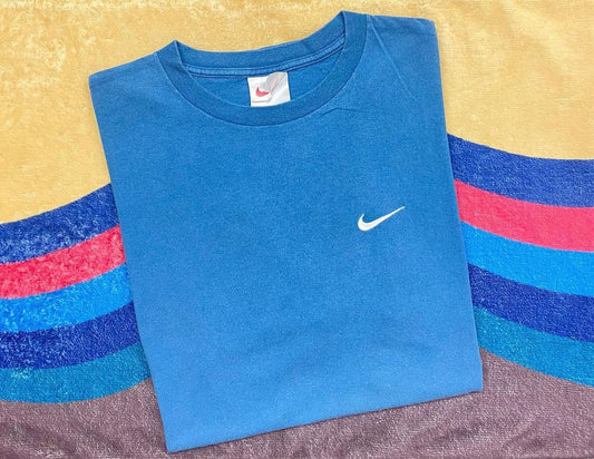 Vintage NIKE embroidery logo tee