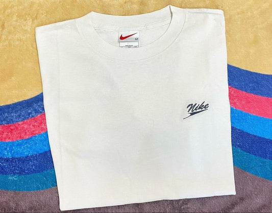 Vintage NIKE embroidered logo tee