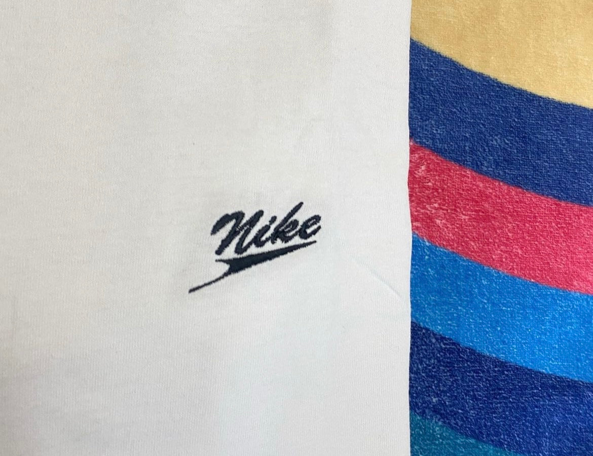 Vintage NIKE embroidered logo tee