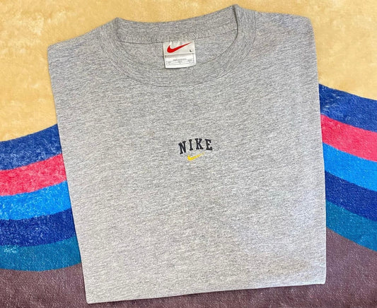 Vintage NIKE embroidered center logo tee