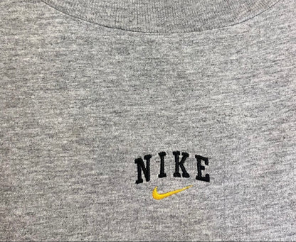 Vintage NIKE embroidered center logo tee