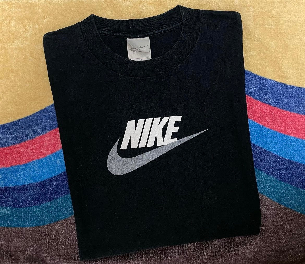 Vintage NIKE logo tee