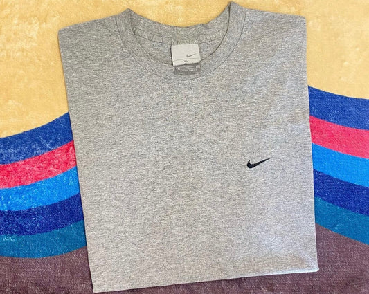 Vintage NIKE embroidery logo tee