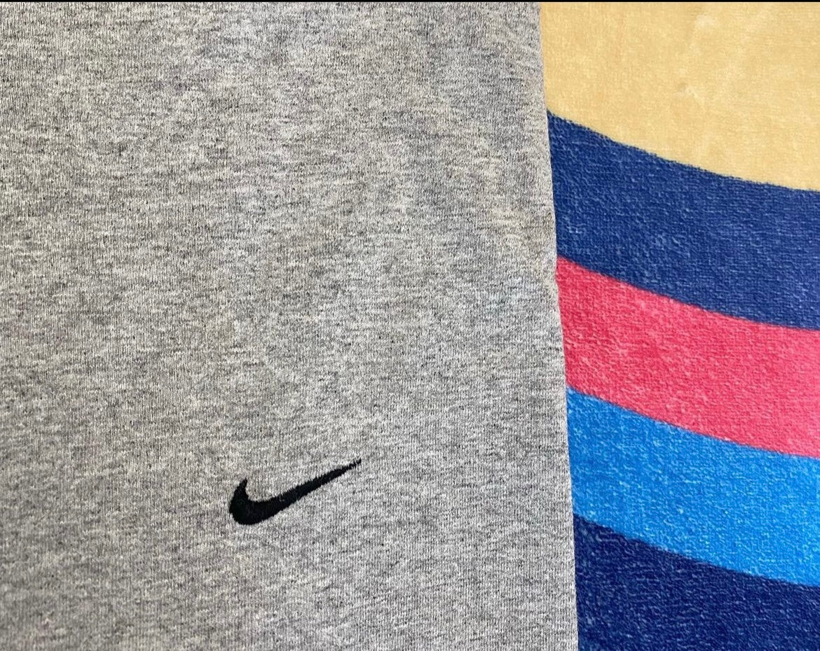 Vintage NIKE embroidery logo tee